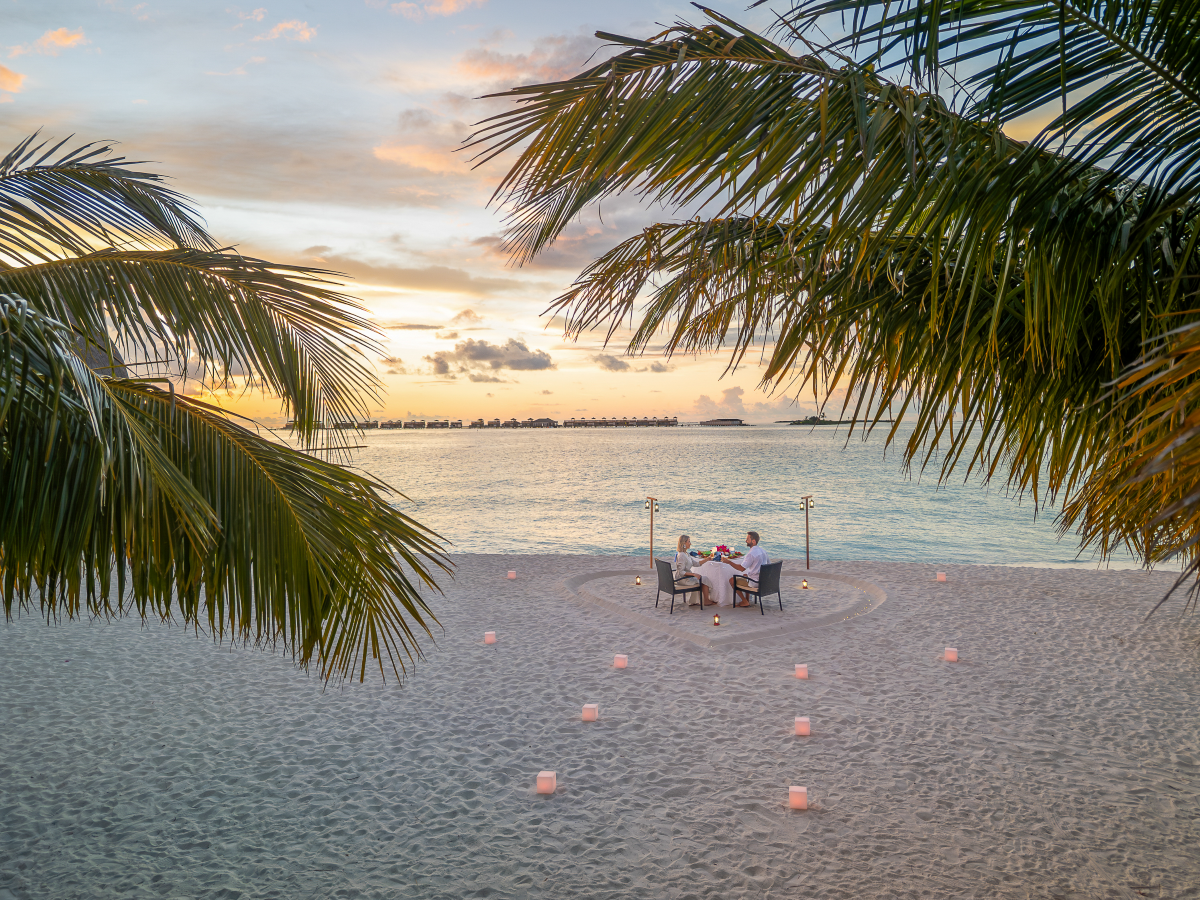 Angsana Velavaru_Lobster Dinner Beach Setup.png